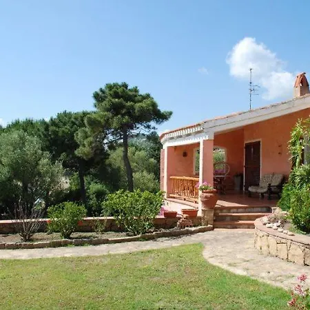 Βίλα Sleeps 10 Air Con Wifi Arzachena
